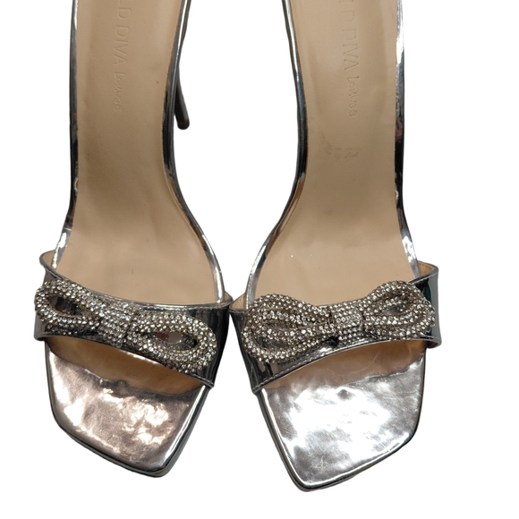 Wild Diva Lounge Rhinestone Bow Heels Silver Spiral leg Size 10 - Picture 4 of 6
